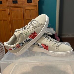 NWOT-Puma Women's Suede Classic Embroidered Floral Sneakers in Grey/White